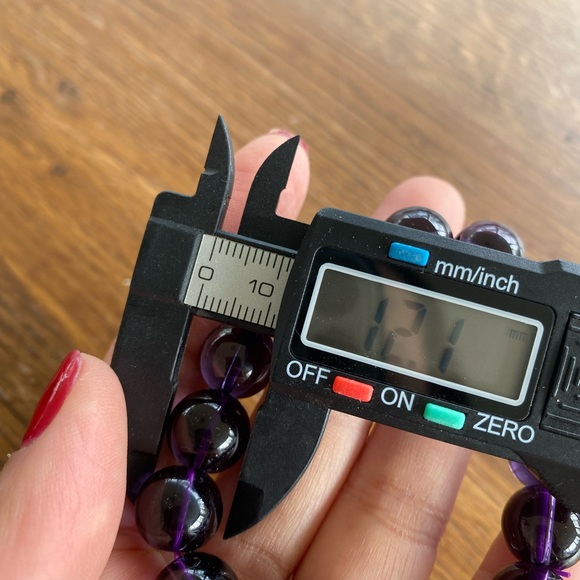High end Amethyst 12-12.2MM Amethyst Bracelet - Picture 3 of 3